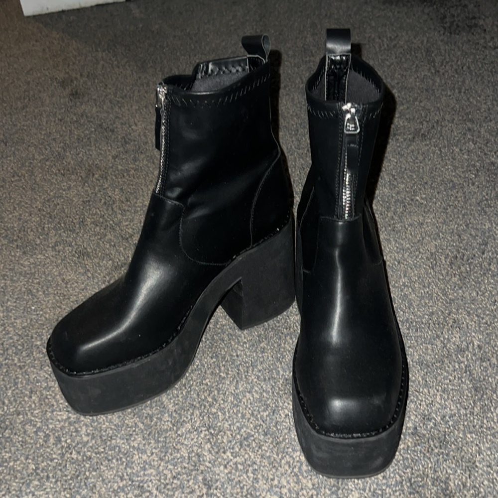 Faux Leather Platform Zip Up Booties